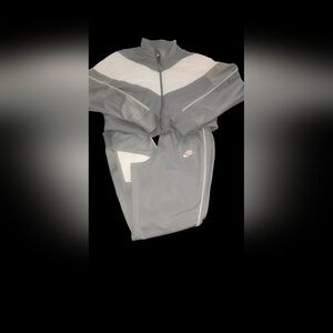 Ladies Nike Tracksuit S/L